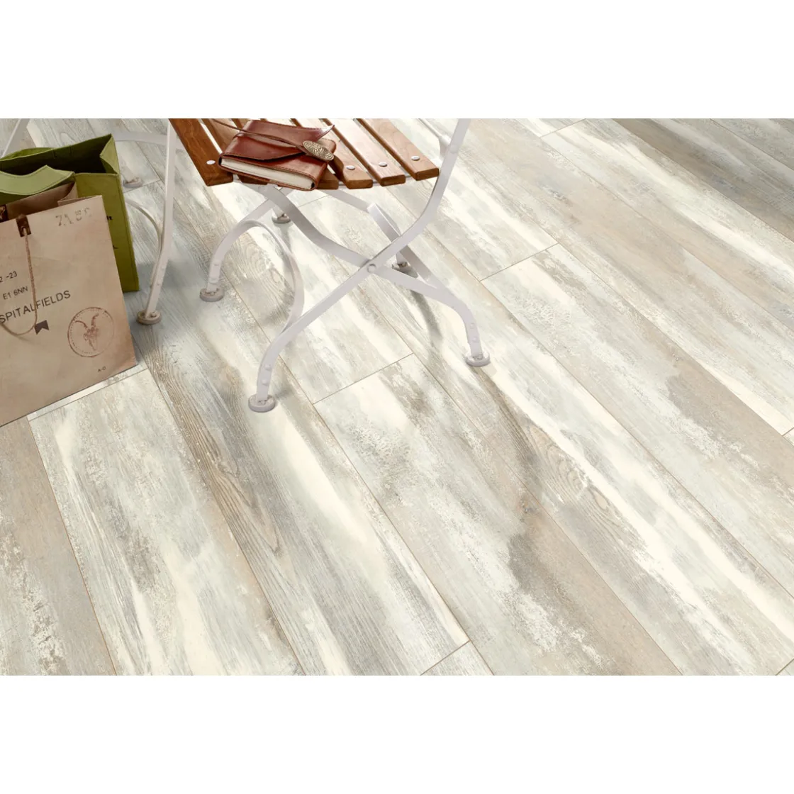 Ambiente Laminatboden 4V Landhauseiche Vintage D4754 1380x244x8 mm ^ Sale
