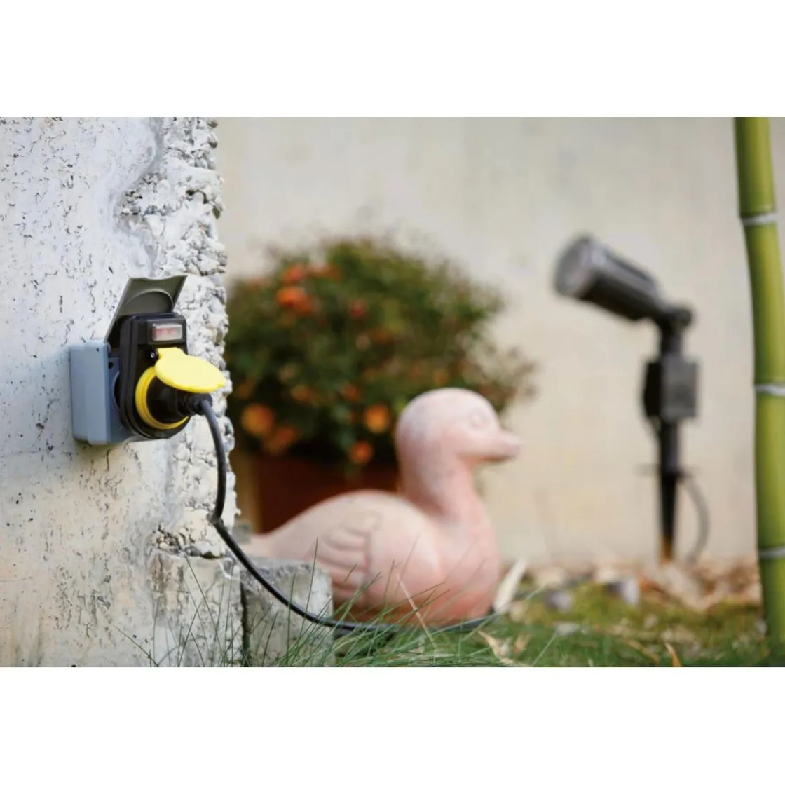 Außensteckdosen-Zwischenstecker mit Ein/Aus-Schalter ^ Outlet