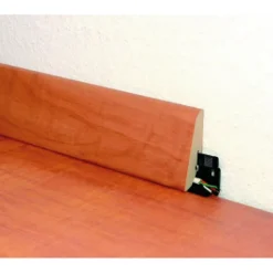 Befestigungs-Clip Stecksockelleiste ^