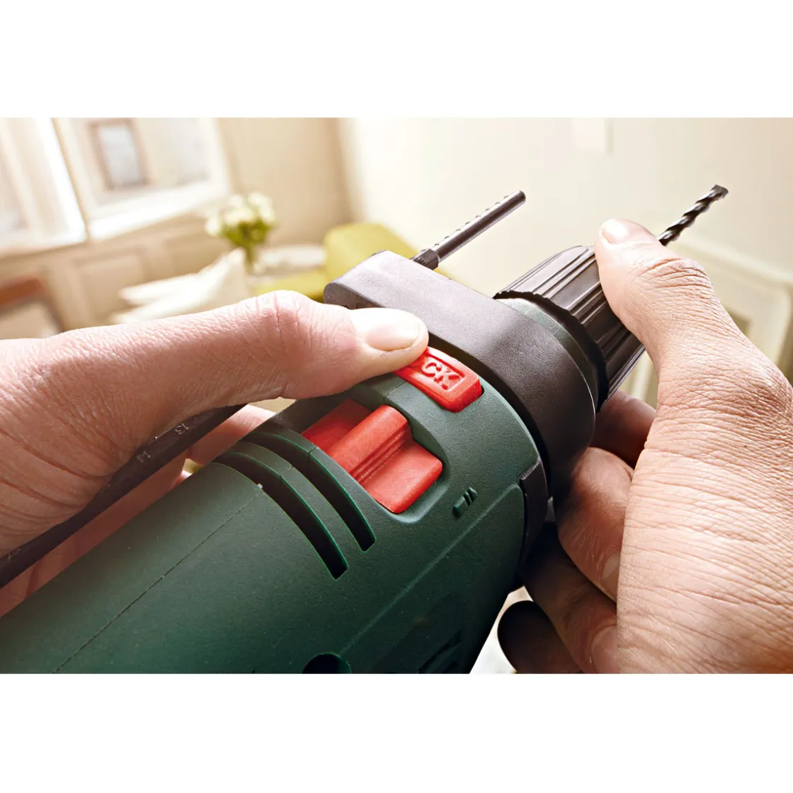 Schlagbohrmaschine UniversalImpact 700 ^ Bosch Best