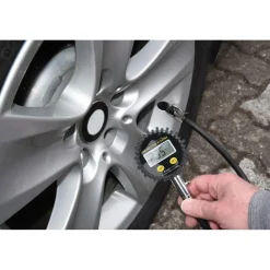 Digitaler Reifendruckprüfer ^ Outlet