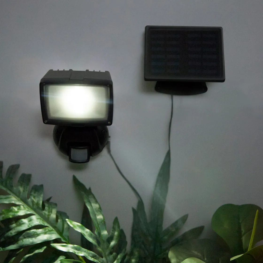 LED Solarleuchte Peter schwarzinklusive 0,72 W Solarpanel ^ Flector Garten Sale