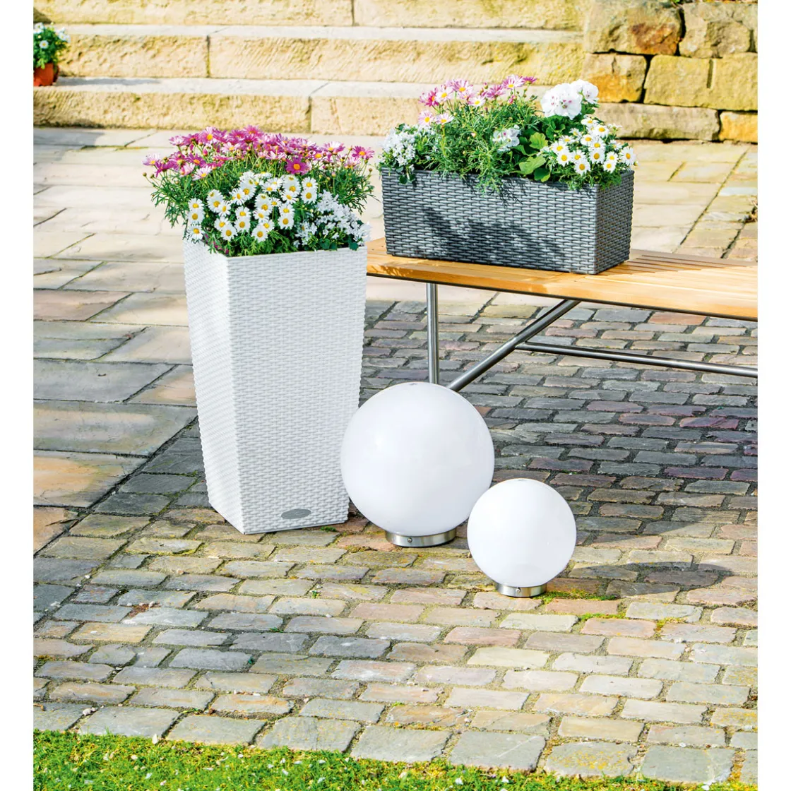 Solar-Kugelleuchte weiß Durchmesser 15 cm ^ Flector Garten Best