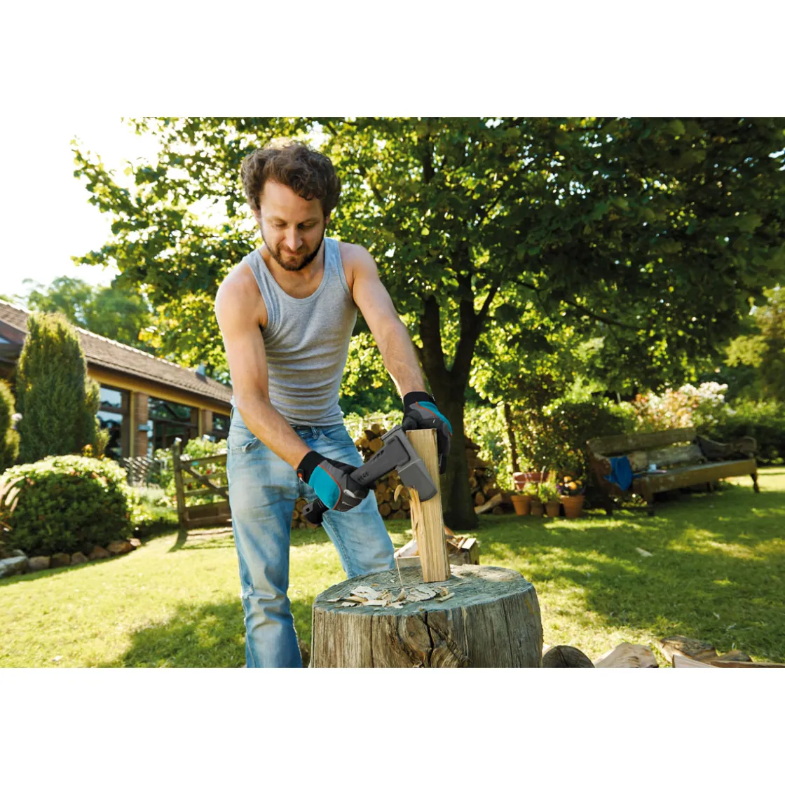 Universalaxt 1000 A 700 g ^ Gardena Discount