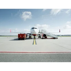 Vlies Fototapete Runway 350x250 cm ^ Komar Outlet