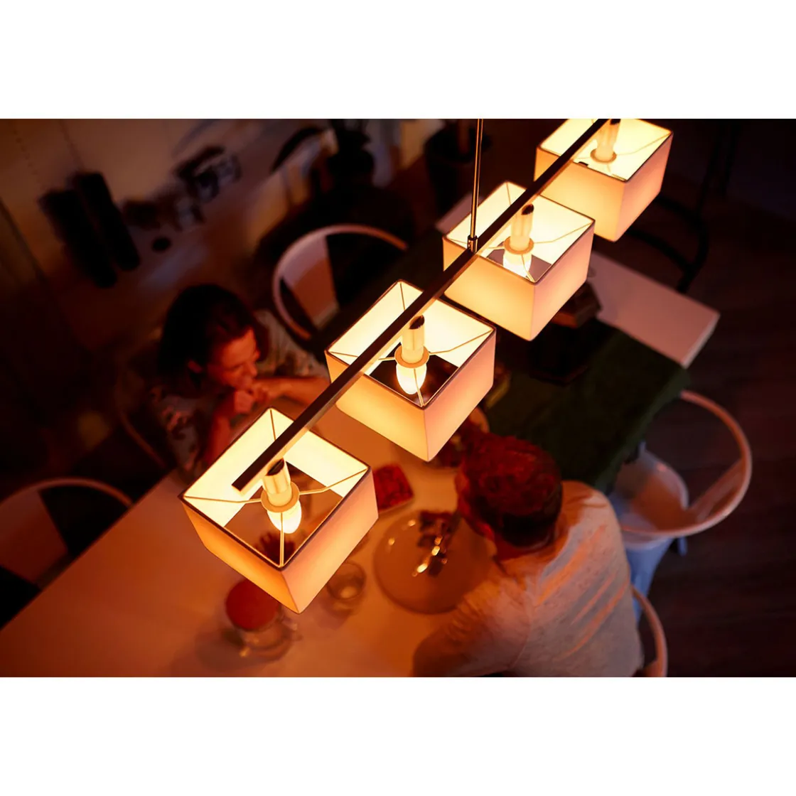 LED-Kerze 5,2W ^ Philips Hue