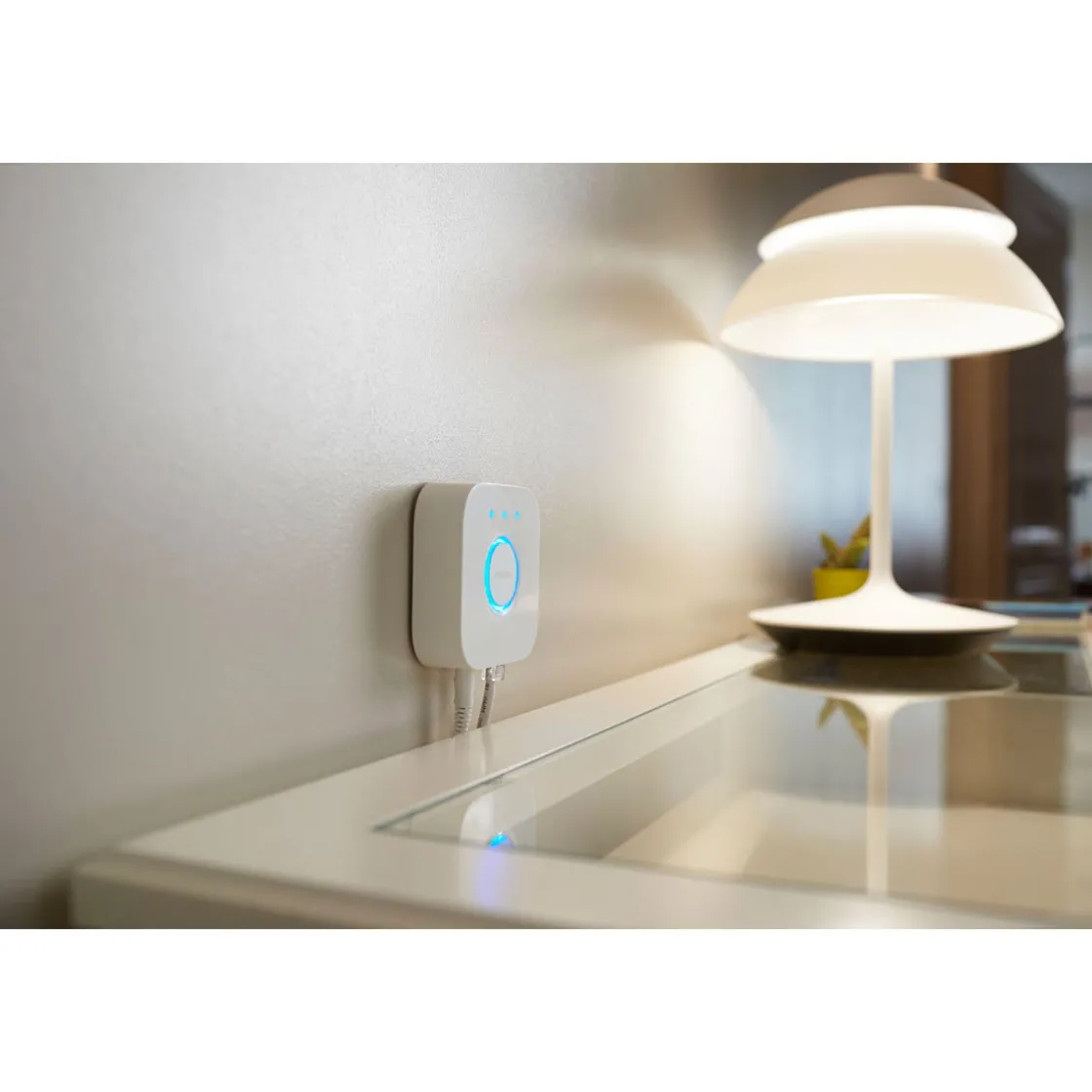 Steuerzentrale Bridge weiß ^ Philips Hue Hot