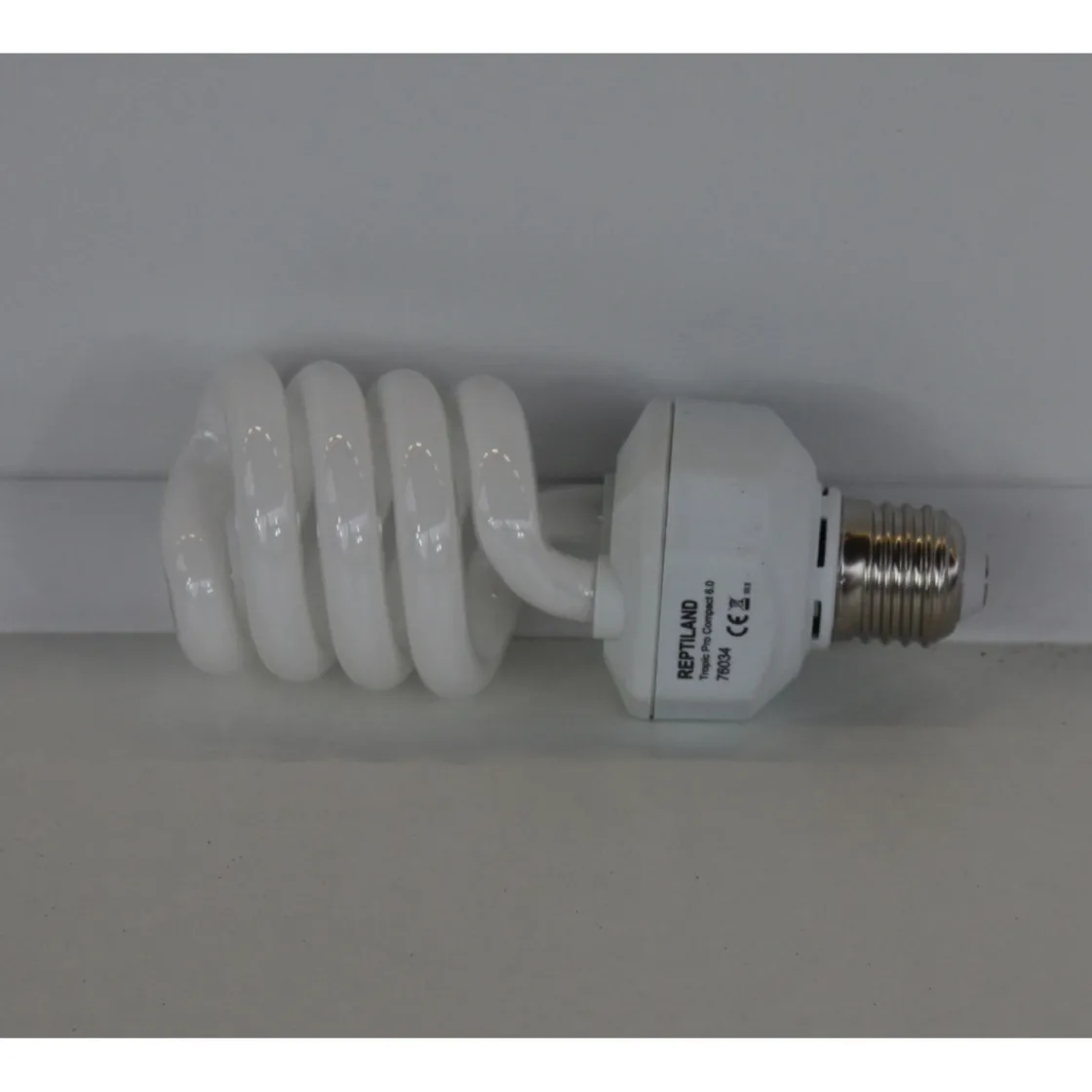 UV-B Kompaktlampe Tropic Pro Compact ^ Trixie Hot