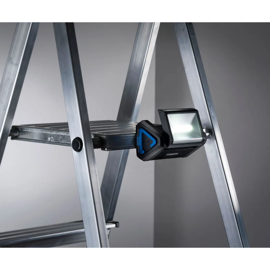LED-Taschenlampe Work Flex Area Light mit Batterien schwarz ^ Varta New